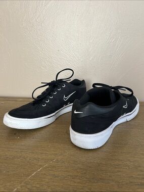 Nike Canvas GTS 97 Men’s Black/White Low-Top Sneakers with White Swoosh. Size 9.